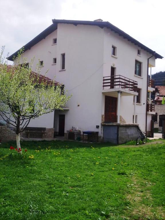 Guest House Lorian Madzhare Exteriér fotografie